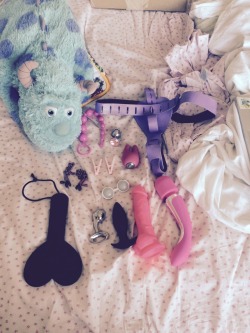 sunflowerslovee:  Figured out what toys I’m bringing to Missouri :D  For someone who really didn’t like pink for pretty much my whole life, I have a lot of pink toys. And pink everything.