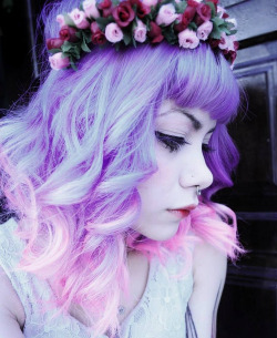 dyed-hair-dont-care:  xxx—x:  hi beautiful | via Tumblr no We Heart It. http://weheartit.com/entry/84089539/via/Gabi_Guimagomes