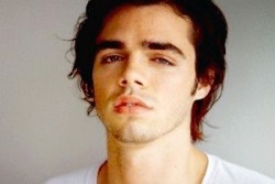 broswithoutclothes:  Newly out actor-bro Reid Ewing from Modern Family, I salute you! Awkwardly. One of us! 