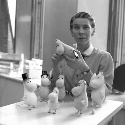 zucker-und-zimt:  ohverytired:  Tove Jansson She’s so wonderful/such a huge inspiration!  she is so perf! like her face is the most amazing 