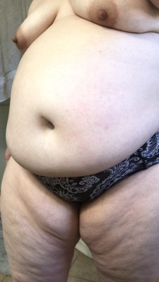 loosebbwgoddess:  @nocanhaznwa and I were having a discussion… We both prefer belly OVER pants/panties…. I truly hate pulling clothing up over my belly.  Which do you pervs prefer? Not interested in changing my ways… More curiosity than anything.