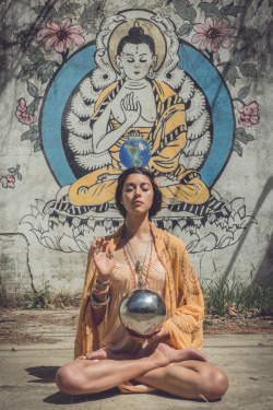 the-art-of-yoga:“Do not dwell in the past, do not dream of the future, concentrate the mind on the present moment.” -The Buddha Teacher Zinastar Photography yogicasino ॐ☯ The Art of Yoga ☯ॐ