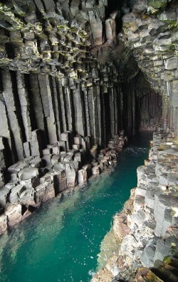 Whisper me a song (Cave of Melody, Scotland)