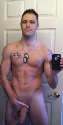 hungdudes:  28 year old straight Marine stationed in Pensacola, FL 