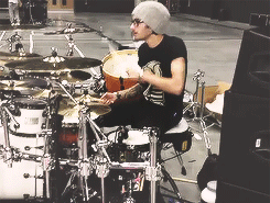   So here’s @zaynmalik playin the drums today! Haha  x 