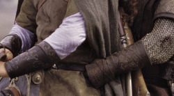 you-comfort-me:  the fact that gimli’s thumbs are hooked in legolas’ belt makes me puke rainbows  THIS ^^^