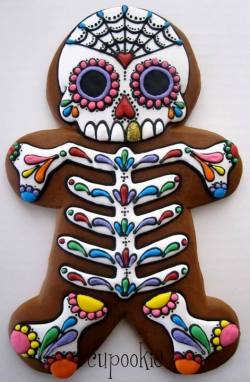 skullspiration:  Day of the Dead Gingerbread man http://www.skullspiration.com/day-of-the-dead-gingerbread-man/   Love