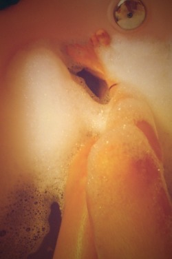 morelovingarms:  Omg bath time yay. It’s been so long since I’ve had a bubble bath it feels so good. Reblog if you like or love bubble baths. Btw these are my legs and my tub. :)