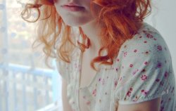 acc:  fuckyeahfloral: sleeping time by empreinte   Geezzz Mo, stop reblogging yourself XDXDXD I LOVE this one, especialy her hair.