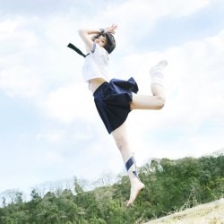 biccchi:  comsmet:  iro:  takaug: ナタリー - ミドリ初シングルで新機軸に挑戦！東名阪でスウィング   