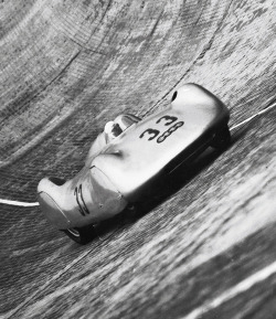 1959 German Grand Prix, AVUS track 43° high speed banked corner