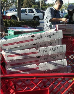 quizzical-frisson:   fuckyeahladygaga:   Lady Gaga sent 񘈨 worth of pizza to her fans waiting outside Best Buy for her album signing on Monday. &lt;3     Why is she so awesome, you guys?