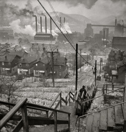 Pittsburgh, Pennsylvania photo by Jack Delano, 1940via: shorpy