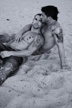 faggademic:  gaymalelove:  gayspirit:  Intimacy on the Beach  (via saurio) love  
