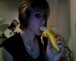 lauraandtheawesomeness:  lauraandtheawesomeness:  penis shaped foods are the best foods.  AND IM A SLUT!    I HAD A BANANA TODAY.