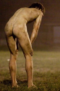 yellowboy16:  DirtyBoy  (via randomhotmenandbois)  Love naked sports!
