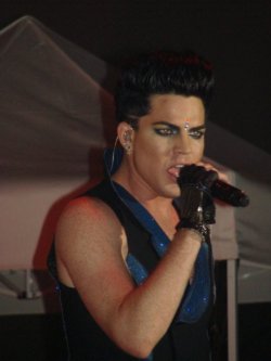 fuckyeahglamberts:  marsinglambert:  What ? No I’m not looking at Adam’s ARMS. No really, I’m not. I’m counting the freckles LOL.    I love his freckly shoulders :X &lt;3