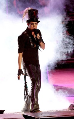 fuckyeahglamberts:  cheekywench:  Adam Lambert Rocks Out In Las Vegas Adam Lambert performed at The Beach at the Mandalay Bay Resort Casino in Las Vegas on Saturday night (July 31). He stated his appreciation to his fans, tweeting: Thank u Vegas!!! Oh