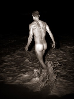 midnight swim&hellip;  (via nudebeachdude, rim-runner)