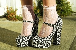 iamdaisyalice:  oh my god, this looks amazing &amp; i have lace socks like this i now know what to do with them! 