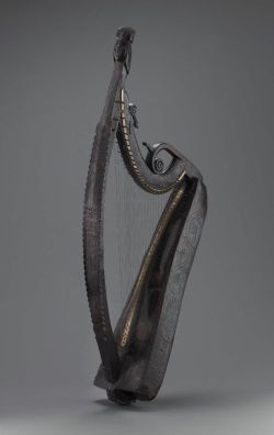 babuska:  Harp (cláirseach)1734John Kelly, Irish, active 1726–1736   Museum of Fine Arts, Boston  I used to really want to learn to play the harp …  