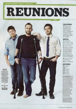 arfurpendraguhn:  fuckyeahlotrcast:  Sean Astin, Dominic Monaghan, and Elijah Wood in the new Reunion issue of Entertainment Weekly—out today!  this is completely relevant to the epic LOTR marathon i had last night. and if anyone’s interested, we