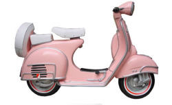 modernbantu:  i have a slight obsession with pink vespas. I want one    Mieza,this pink vespa is cute.