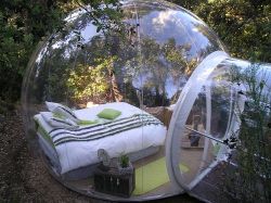 sighinastorm:raikissu:thebrigeedarocks:annabellalovesyou:itrybutitshows:Omg imagine if it was pouring with rain and just ugh so cosy and umfImagine waking up in the middle of a snowstorm. It’d be like a reverse snowglobe. REVERSE. SNOWGLOBE.imagine