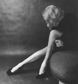 billyjane:  Darling, the legs aren’t so beautiful, I just know what to do with them.  Dietrich  in NY,1950 by Milton Greene 