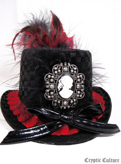 gothfashion:  Victorian Gothic Mini Top Hat (by Sarah) 