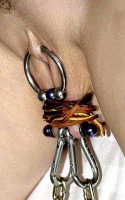 pussymodsgalore:  Large ring in clithood, bar with shackles through labia.