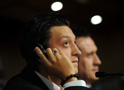 I missed Özil today, he was there, but at the same time he wasn&rsquo;t. I want more of Özil! ;)