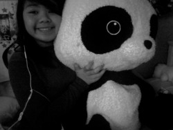 tanapraphath:  &lt;3 the pandas name is ping ping. LOL. its my baby cousins.  omg! if my boyfriend gets me that, ima cry.