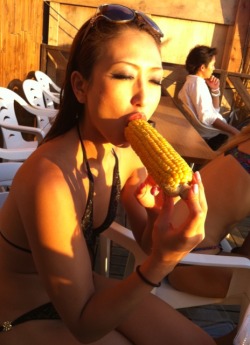 Eating corn: you&rsquo;re doing it&hellip;.RIGHT