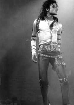 itsjustmuzak:  “Let us dream of tomorrow where we can truly love from the soul, and know love as the ultimate truth at the heart of all creation.” -Michael Jackson 