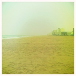 Virginia Beach Is Vacant Jimmy Lens, Blanko Film, No Flash, Taken with Hipstamatic