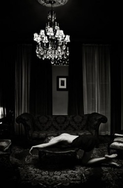sensualsurrender:  gildam:  Photo by Daemian Smith &amp; Christine Suarez  Elegant submission 