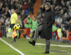 mad-mads:  amistosa:  Mou vs. Mallorca, 23 Jan. 2011.  Come to me, ball.  Do what I say, ball 