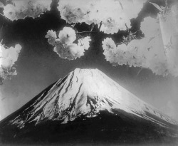 Mt. Fuji - Japan WWII-era unidentified publication, scanned by fizzix