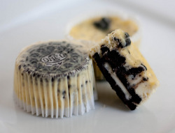oheyjazelyn:  charisseelovee:  cincerely:  Cookies &amp; Cream Cheesecake Cupcakes Difficulty: ★☆☆☆☆ (Easy) Yield: 30  Ingredients: 42 cream-filled sandwich cookies, such as Oreos, 30 left whole, and 12 coarsely chopped 2 pounds cream cheese,