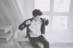 attract-your-dreams:  fuckyeahiwanrheon:  thatmagazinediary:  Londres: Backstage Iwan Rheon, photo Marine Boucher.  You can’t even imagine how much I am swooning over these photos!  AND IM PREGNANT. 