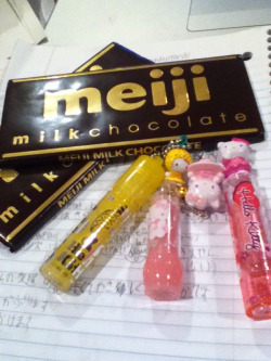 what my mommy got me for valentines day&lt;3  HK &amp; CHOCOLATE, MY BFFSSSS  Meiji makes the best chocolate omg