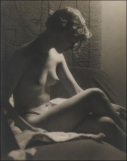fragilesubmission:  nidaros-domen:  lee miller, 1930, by man ray  I’ve blogged some photos from Lee Miller before, to view those click here 