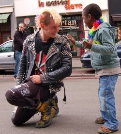 sidvintage:  motherfuckin-pajamas:  deadkennedysandattractivemen:  A punk stops during a gay pride parade to allow a mesmerized child to touch his jacket spikes.  I lost control about reblogging this picture.   and this is the perfect “fuck you”