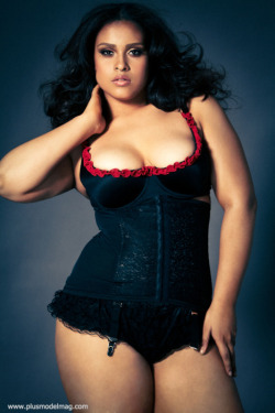 curveappeal:  Natalie Monet via PMM Lingerie is from Hips and Curves 