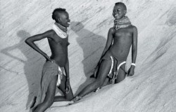 yagazieemezi:  Laughing Turkana Girls on Sand Dunes, Kenya by Mirella Ricciardi (1968) 