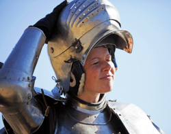 commanderspock:  falulatonks | fuckyeahwomeninarmor  “Jessica Post…is one of the newest and youngest competitors in the field of full-contact, competitive jousting, which is gaining new popularity in America as an extreme sport. The riders collide