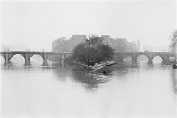 Ile de la Cité, Paris photo by Henri Cartier-Bresson, 1951