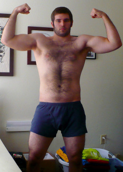 theboywholovesbears:  Very much the type I like 