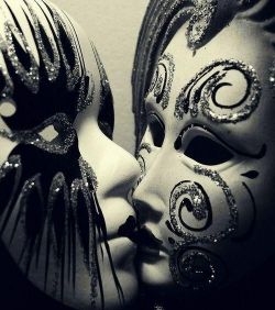 thecolorsofmymind:   Don’t live your life hiding behind a mask … be yourself 